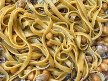 Linguine ceci e vongole