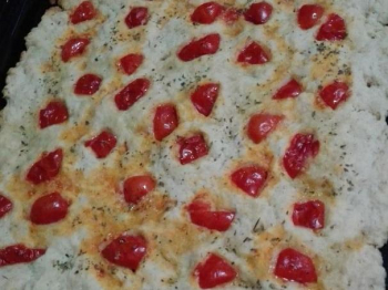 Pizza con pomodorini