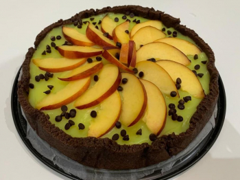 Crostata al Cacao con crema di Avocado e Pesche