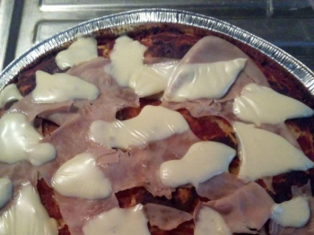 Pizza alta  prosciutto e sottilette