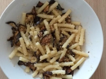 Ziti con pecorino e melanzane