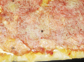 Pizza Alta Salame e Panna