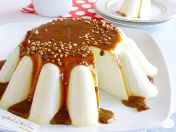PANNA COTTA CON SALSA AL CARAMELLO