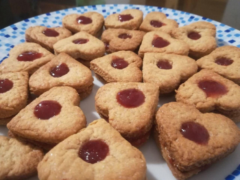 Biscotti Cuore con Marmellata ai frutti di bosco