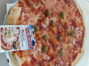 Pizza con olive verdi