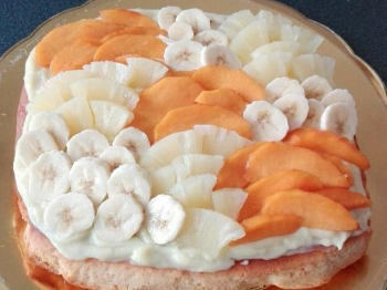 Torta con crema e frutta