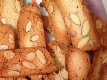 Biscotti albumi e mandorle