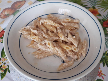 Pasta di ferragosto: pennette al tonno con sesamo croccante