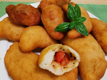 Panzerotti fritti alla pizzaiola