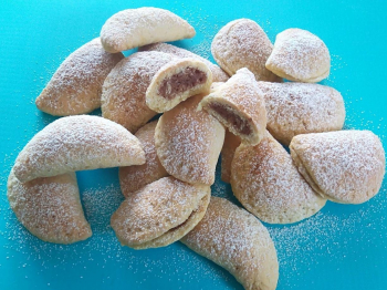 Mezze lune con confettura di prugne