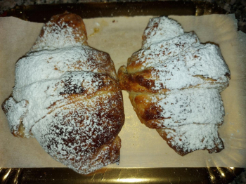 Croissant con crema pasticcera