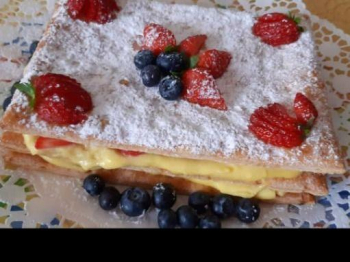 Millefoglie rivisitato con frutta fresca