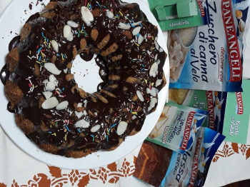 Ciambellone allo yogurt con glassa al cacao