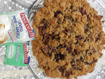 Crostata sbriciolata con fichi e gocce di cioccolato