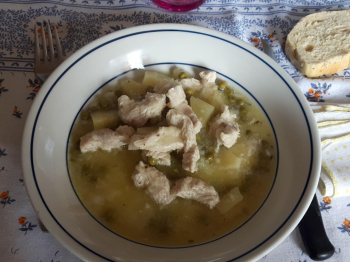 Straccetti di tacchino con patate e piselli