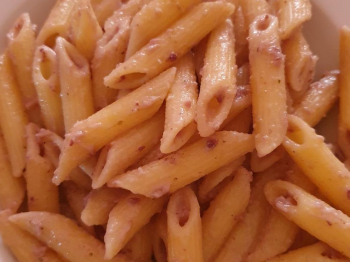 Pasta con crema di radicchio e speck