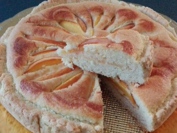 Torta crostata alle pesche