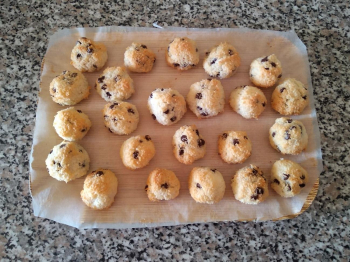 Dolcetti al cocco con gocce di cioccolato
