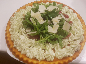 Crostata salata bresaola rucola e grana