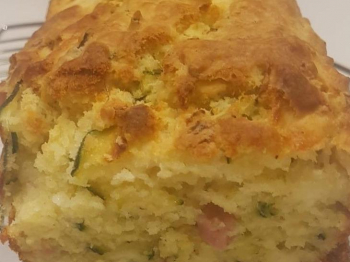 Plumcake salato zucchine e prosciutto cotto
