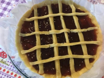 crostata alla confettura di fragole