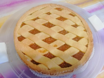 Crostata con marmellata di albicocche