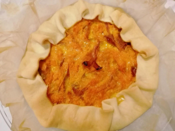 Torta salata con zucca, speck e scamorza