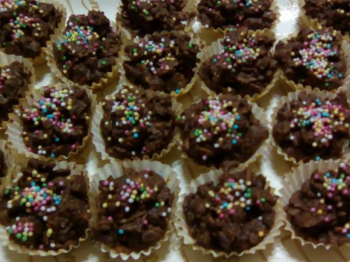 Dolcetti ai corn flakes e cioccolato