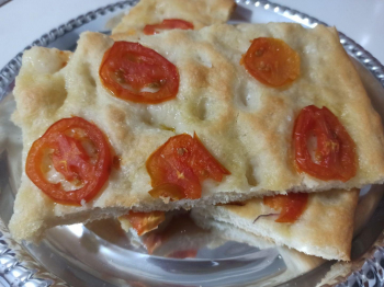 Focaccia con pomodorini