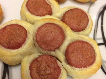 Fiori di sfoglia con würstel
