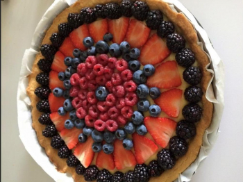 Crostata frutti di bosco e fragole