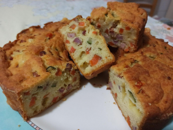 Ciambella salata zucchini, carote, cotto, scamorza, ricotta e uovo