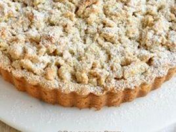 crostata con crema di mandorle