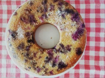 Ciambella con uva fresca