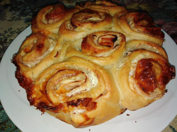 Torta delle rose salata con arrosto di tacchino