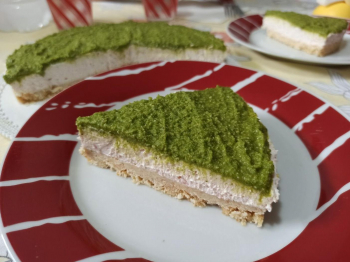 Cheesecake salata di prosciutto e pesto