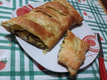 Rotolo di pasta sfoglia con zucchine