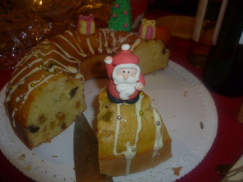 Ciambella di ricotta con uvetta e canditi