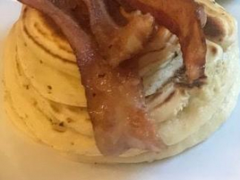 PANCAKES E BACON