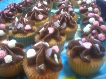 Cupcakes con frosting al cioccolato