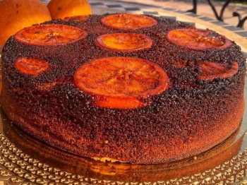 Pan di Spagna con arance caramellate