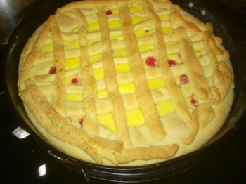 Torta con crema pasticciera e lamponi