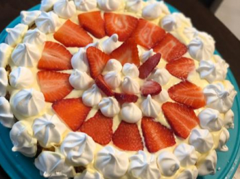 Torta paradiso e crema chantilly paneangeli con fragole