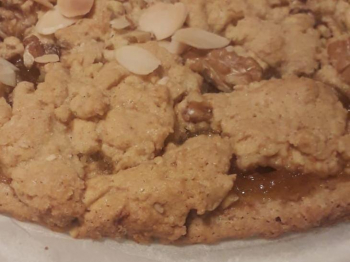 crostata integrale con crumble alle mandorle