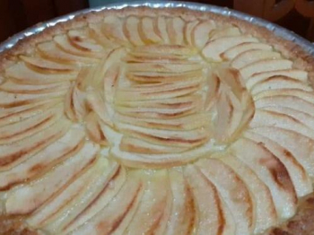 Crostata con crema e mele