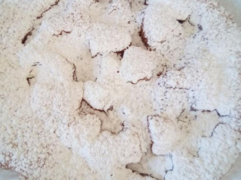 Torta con crema pasticcera all'interno
