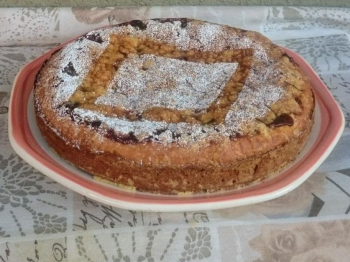 Crostata morbida con marmellata e crumble