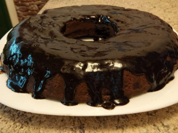 ciambella al cacao con glassa al cioccolato fondente e rum