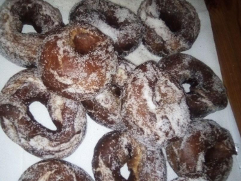 ciambelle fritte dolci con lo zucchero