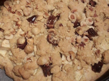crostata con mandorle datteri mele  e nocciole